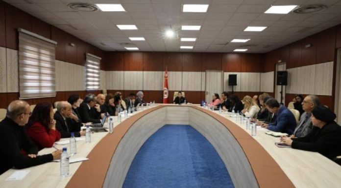 La mise en place d’un plan de communication cohérent objet d’une réunion présidée par Amina Srarfi