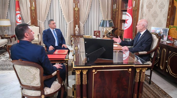 Saïed parle avec Nouri et Bessadek de spéculation