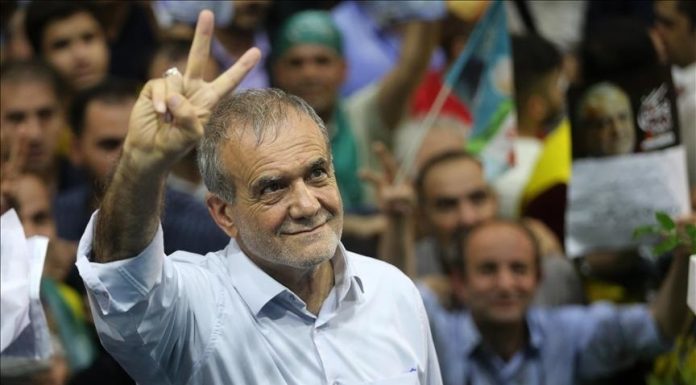 Iran : Pezeshkian a révélé avoir récemment rencontré le Guide suprême