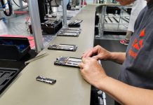 Entrée en activité d’une usine de production de smartphones