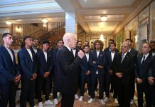 Kais Saïed reçoit les membres de l’équipe nationale avant leur départ pour participer à la coupe du monde de football