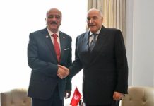 Le ministre des AE rencontre son homologue algérien