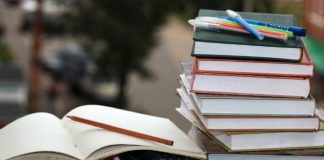 Interdiction de vendre des manuels scolaires importés
