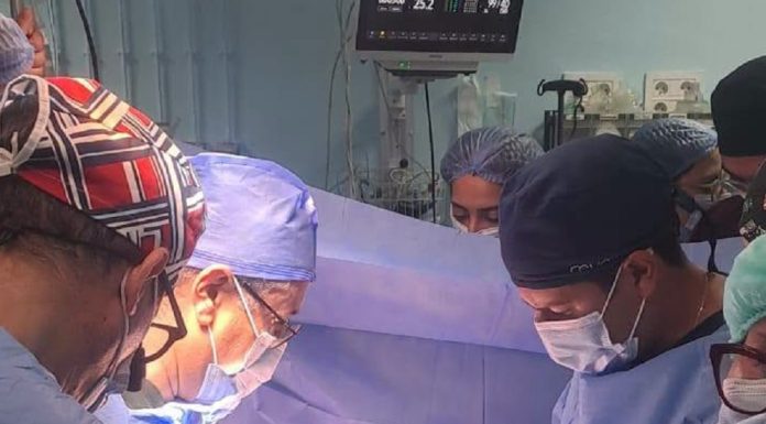 Réussite de la 1ère transplantation rénale chez un enfant à Bechir Hamza