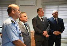 Le ministre de l’Intérieur suit les opérations de lutte contre les incendies de forêt